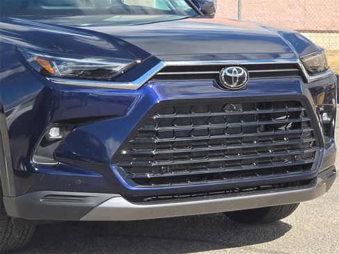 New 2026 Toyota Grand Highlander Limited image 9