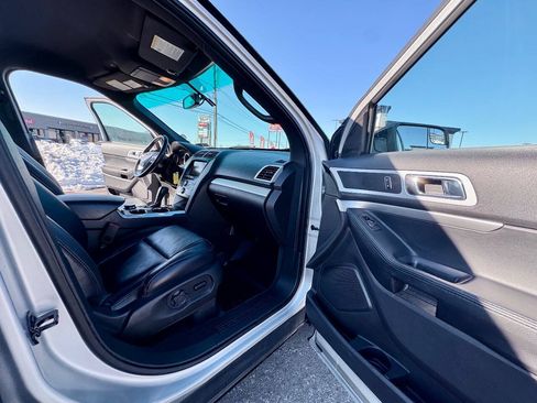 Used 2015 Ford Explorer XLT w/ Equipment Group 202B AWD/4WD image 37