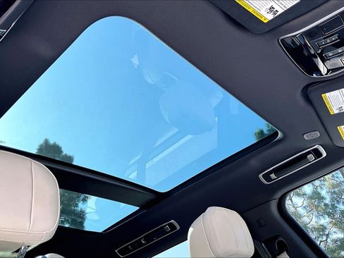 Used 2023 Land Rover Range Rover Long Wheelbase SE image 29