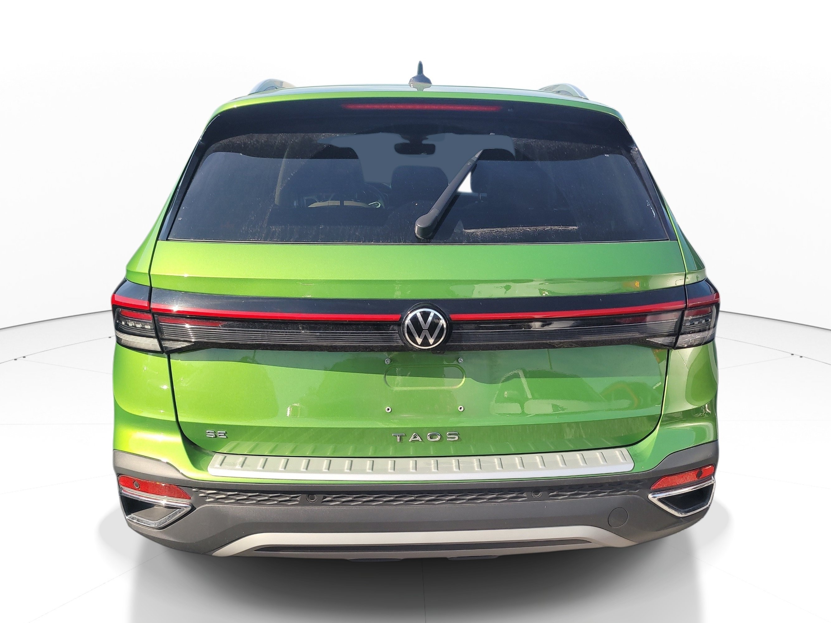 Used 2025 Volkswagen Taos SE w/ Black Wheel Package FWD image 6