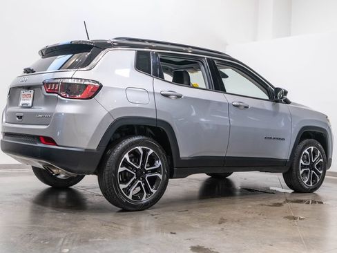 Used 2022 Jeep Compass Limited w/ Sun and Sound Group AWD/4WD image 9