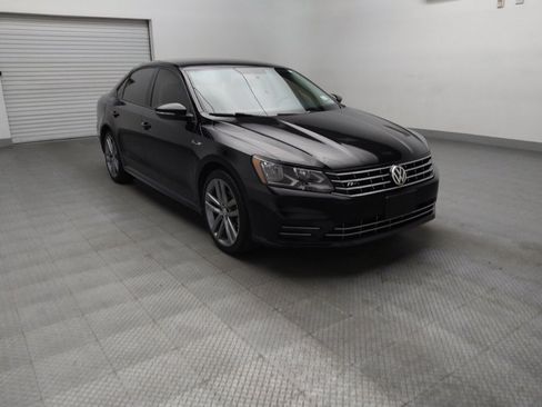 Used 2018 Volkswagen Passat 2.0T R-Line FWD image 13