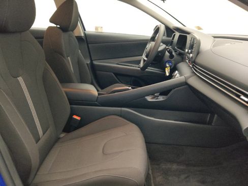 Used 2025 Hyundai Elantra SE FWD image 21