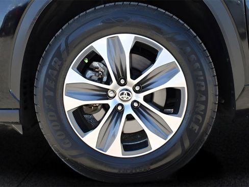 Used 2023 Toyota Highlander L image 9