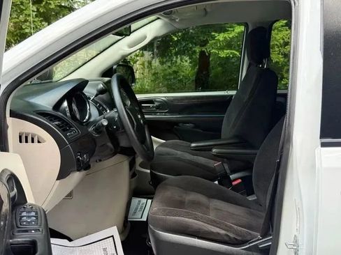 Used 2016 Dodge Grand Caravan Crew image 9