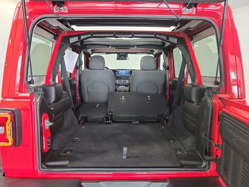 Used 2025 Jeep Wrangler Unlimited Sport AWD/4WD image 27