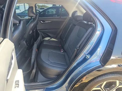 Used 2023 Kia Niro SX Touring FWD image 10