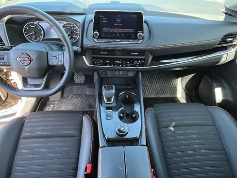 Used 2025 Nissan Rogue SV AWD/4WD image 26