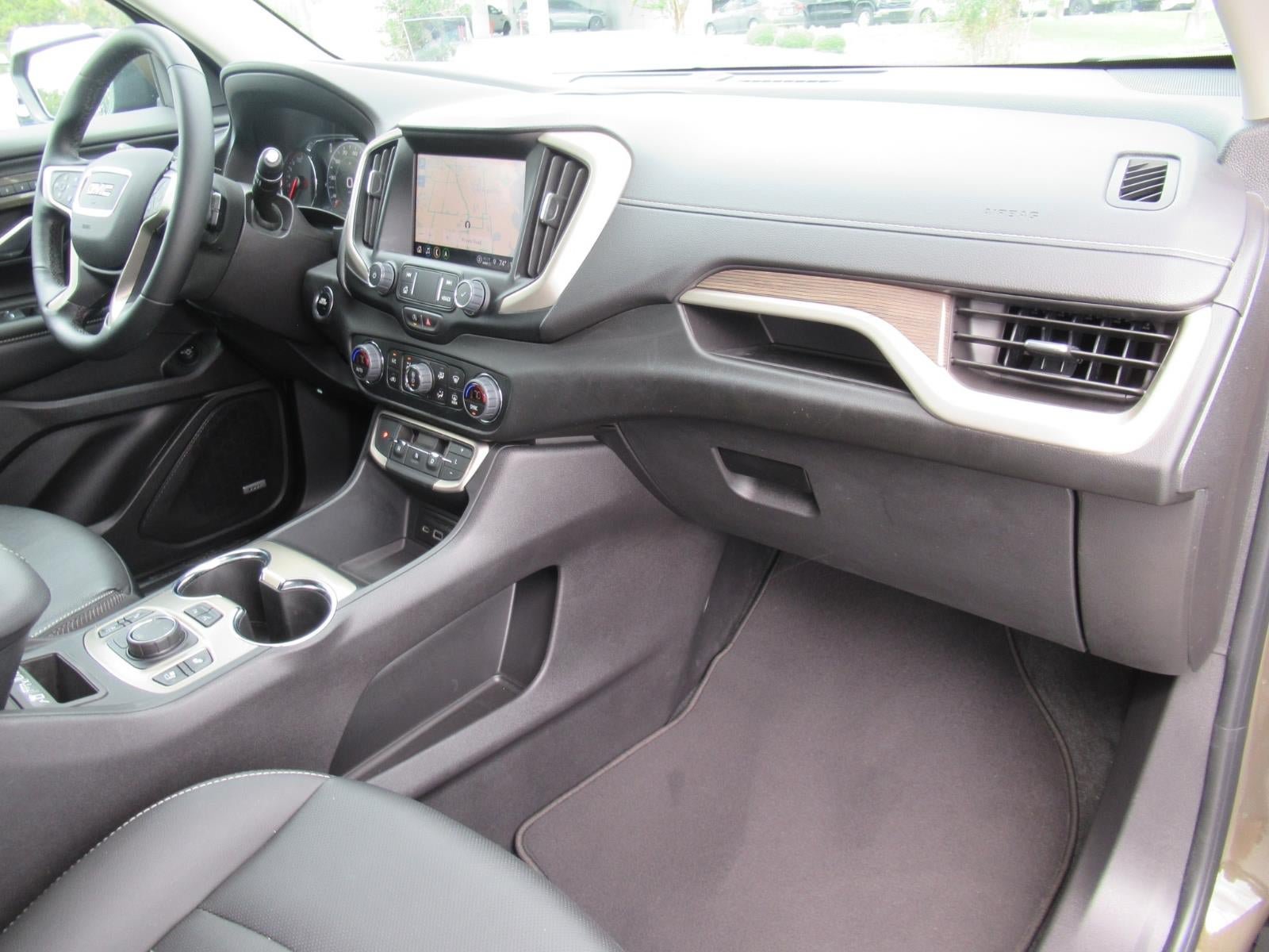 Used 2024 GMC Terrain Denali w/ Denali Premium Package AWD/4WD image 11