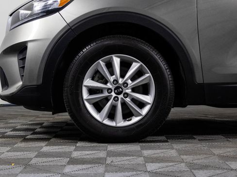 Used 2019 Kia Sorento LX image 43