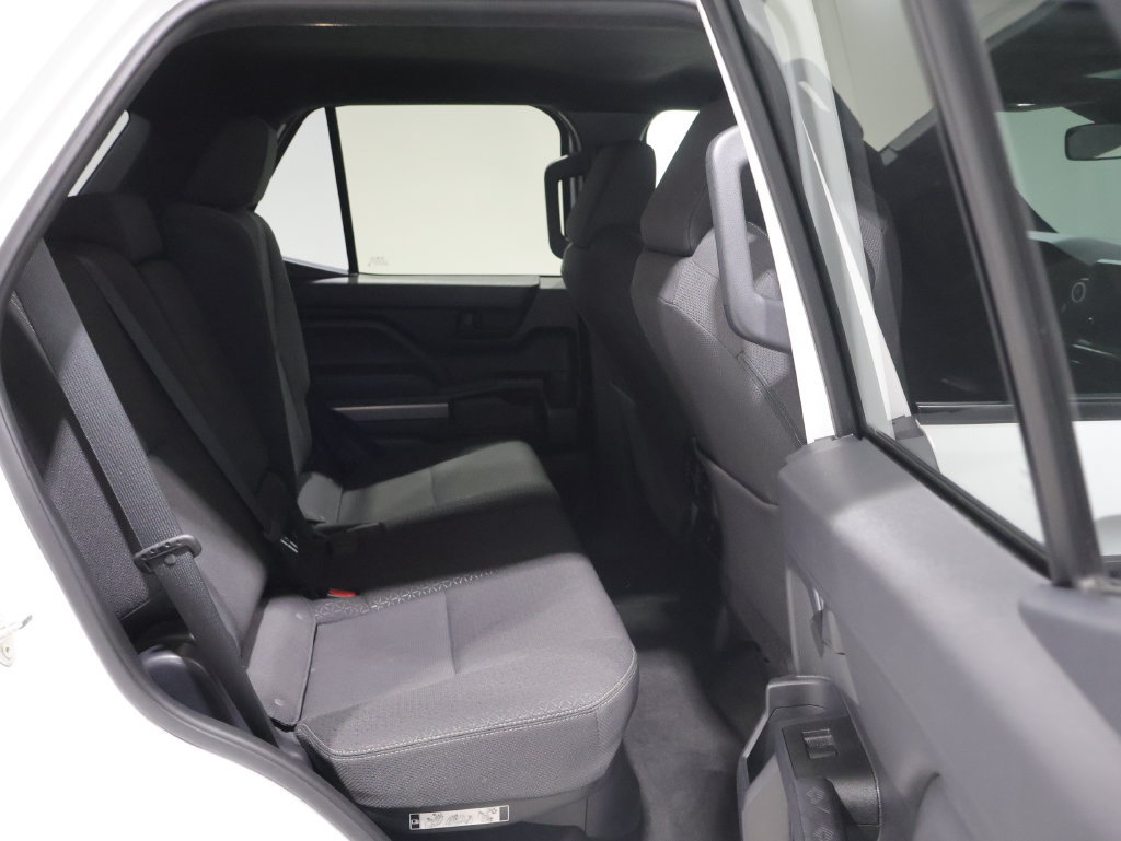 Used 2025 Toyota 4Runner SR5 AWD/4WD image 18