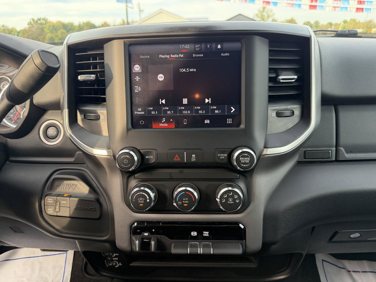 Used 2024 RAM 2500 Big Horn AWD/4WD image 28