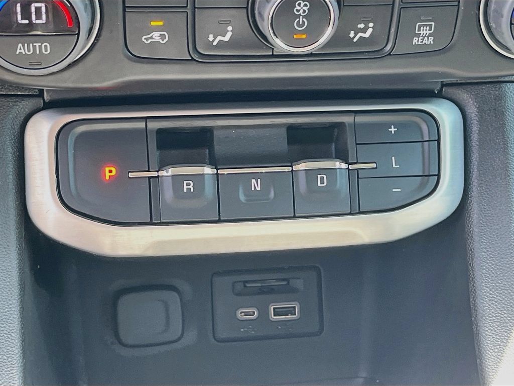 Used 2023 GMC Acadia SLT w/ Elevation Edition FWD image 17