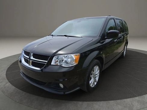 Used 2020 Dodge Grand Caravan SXT FWD image 2