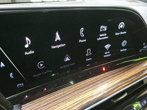Used 2021 Cadillac Escalade Premium Luxury AWD/4WD image 35