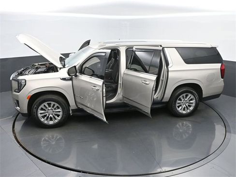 Used 2023 GMC Yukon XL SLT image 65