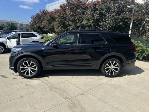 Used 2025 Ford Explorer ST-Line AWD/4WD image 9
