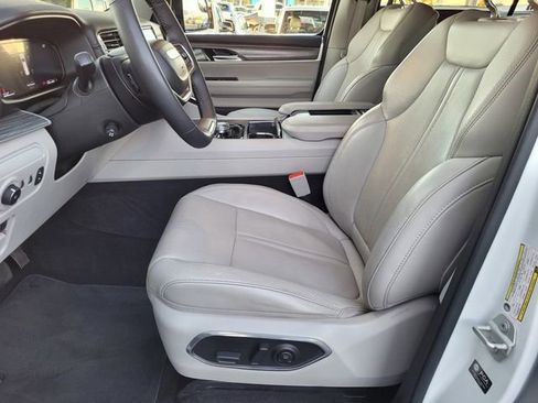 Used 2024 Jeep Wagoneer Series II w/ Flexible Seating Group image 15