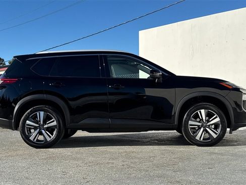 Certified 2025 Nissan Rogue SL w/ SL Premium Package image 3