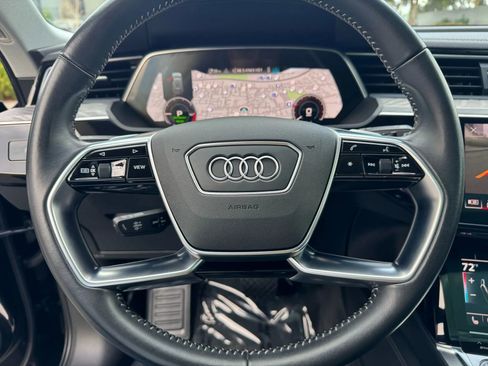 Used 2021 Audi e-tron Premium Plus w/ Premium Plus Package image 31