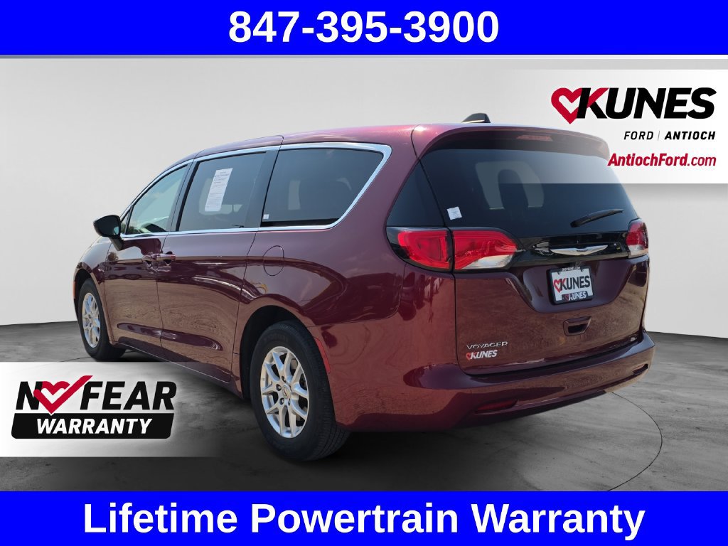 Used 2023 Chrysler Voyager LX FWD image 7