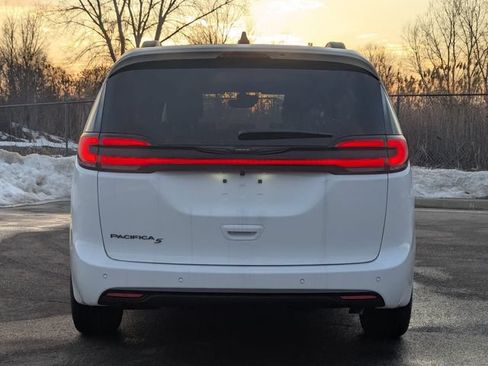 New 2026 Chrysler Pacifica Select w/ S Appearance Package FWD image 4