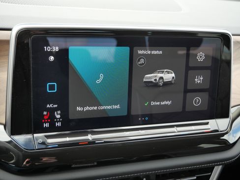 Used 2025 Volkswagen Atlas SE image 31