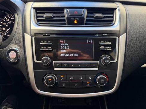 Used 2017 Nissan Altima 2.5 S w/ Power Driver Seat Package FWD image 19