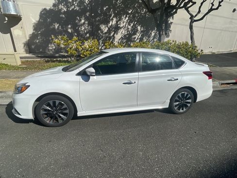 Used 2018 Nissan Sentra SR w/ Technology Package FWD image 1