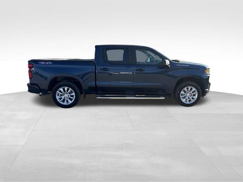 Used 2022 Chevrolet Silverado 1500 Custom w/ Safety Confidence Package AWD/4WD image 8