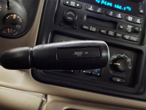 Used 2004 Chevrolet Suburban LS w/ Preferred Equipment Group image 18