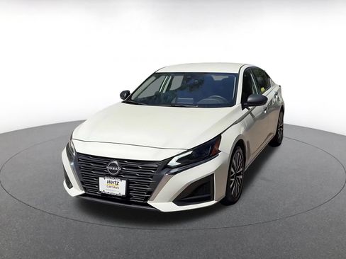 Used 2025 Nissan Altima 2.5 SV FWD image 7