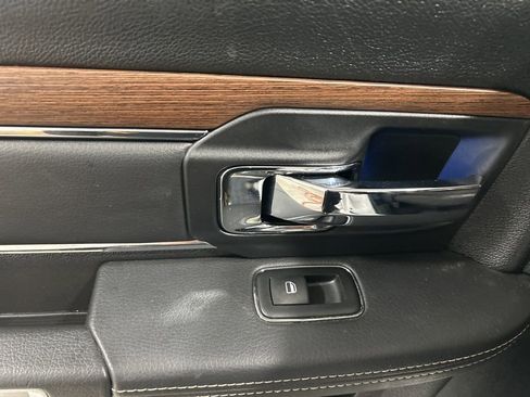 Used 2017 RAM 1500 Laramie w/ Convenience Group image 18