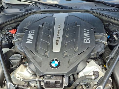 Used 2012 BMW 550i xDrive Sedan AWD/4WD image 26