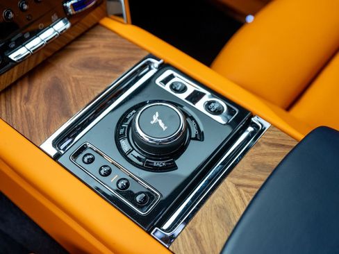 Used 2025 Rolls-Royce Cullinan AWD/4WD image 39