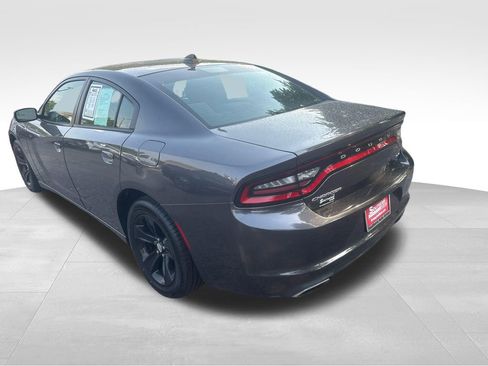 Used 2017 Dodge Charger SXT RWD image 11