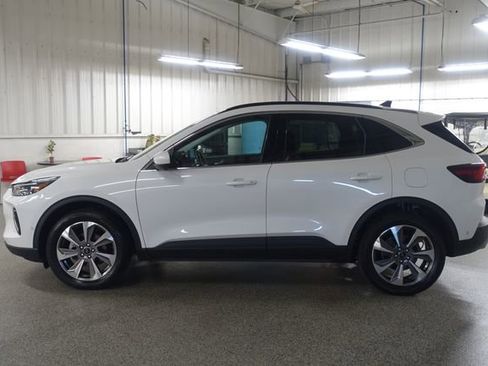 Used 2023 Ford Escape Platinum w/ Premium Technology Package AWD/4WD image 4