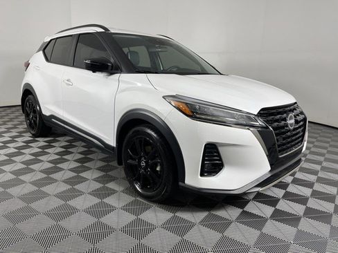 Used 2024 Nissan Kicks SR w/ SR Premium Package FWD image 2