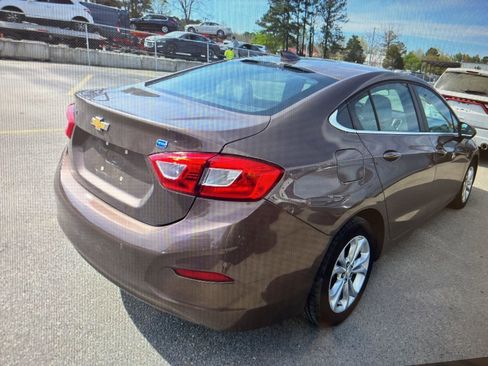 Used 2019 Chevrolet Cruze Diesel image 2