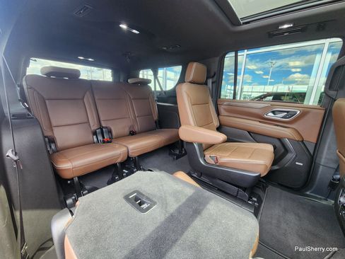 Used 2024 Chevrolet Suburban High Country AWD/4WD image 56