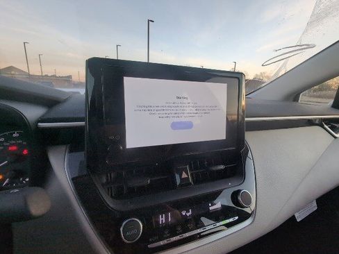 Used 2025 Toyota Corolla LE image 11