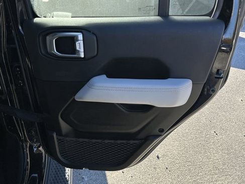 Certified 2022 Jeep Gladiator Overland image 19