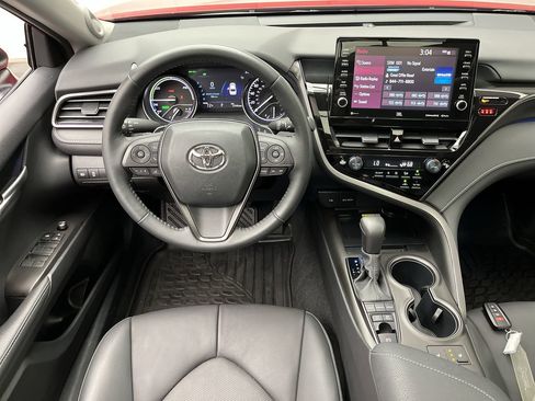 Used 2024 Toyota Camry XSE w/ Navigation Package image 15