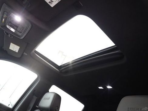 Used 2020 Chevrolet Silverado 1500 High Country image 13