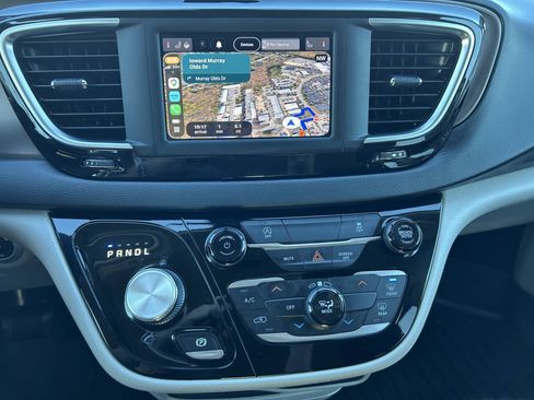 Used 2023 Chrysler Voyager LX FWD image 16