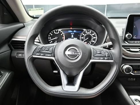 Used 2024 Nissan Altima 2.5 SV AWD/4WD image 23