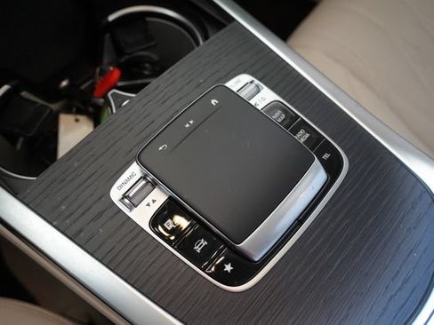 Used 2025 Mercedes-Benz G 550 image 25