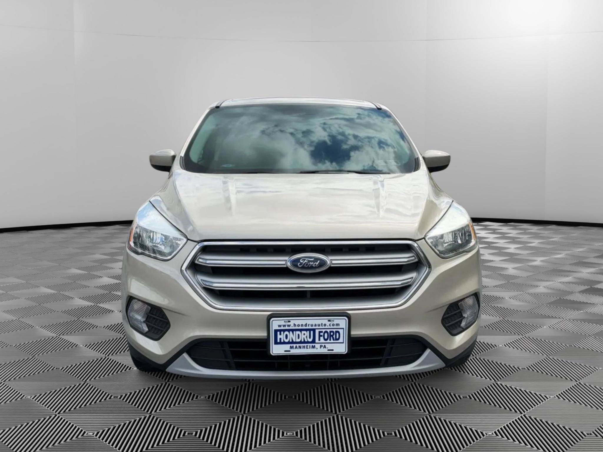 Used 2017 Ford Escape SE w/ SE Cold Weather Package AWD/4WD image 7