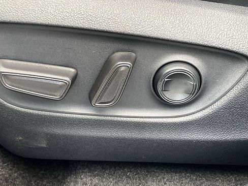 Certified 2025 Toyota RAV4 Limited FWD image 31