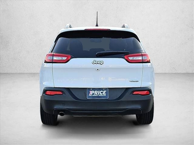 Used 2018 Jeep Cherokee Latitude FWD image 7